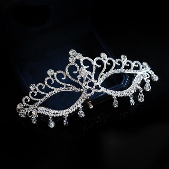 Rhinestone Tassel Eye Mask - Picture 2 of 6